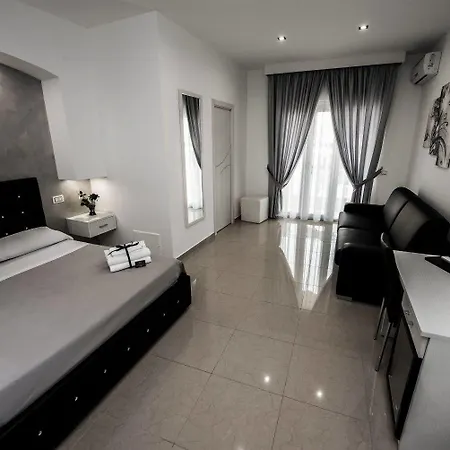 Couette-café La 4*